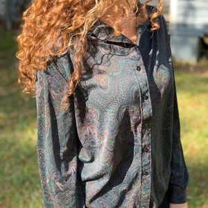 Very groovy vintage top size small!